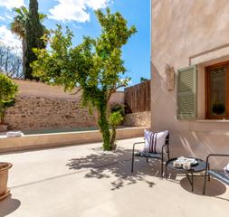 Maison jumelée à Ciutadella. Casa con patio y jardín para reformar en el casco antiguo de ciu