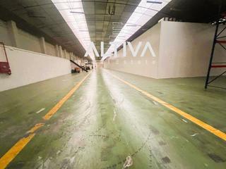 Miete Fabrikhalle in Los Olivos-Los Ángeles. Altiva real estate, alquila nave con oficinas en edificio repres