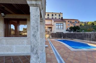 Maison  Agrelo-campo. Encantadora casa de piedra con piscina y vistas a la naturaleza