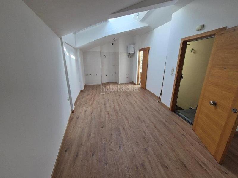 Foto 1bec4461-40bb-4884-839d-a748dce2d1b6. Pis a calle calle fuente de zeta a Baiona