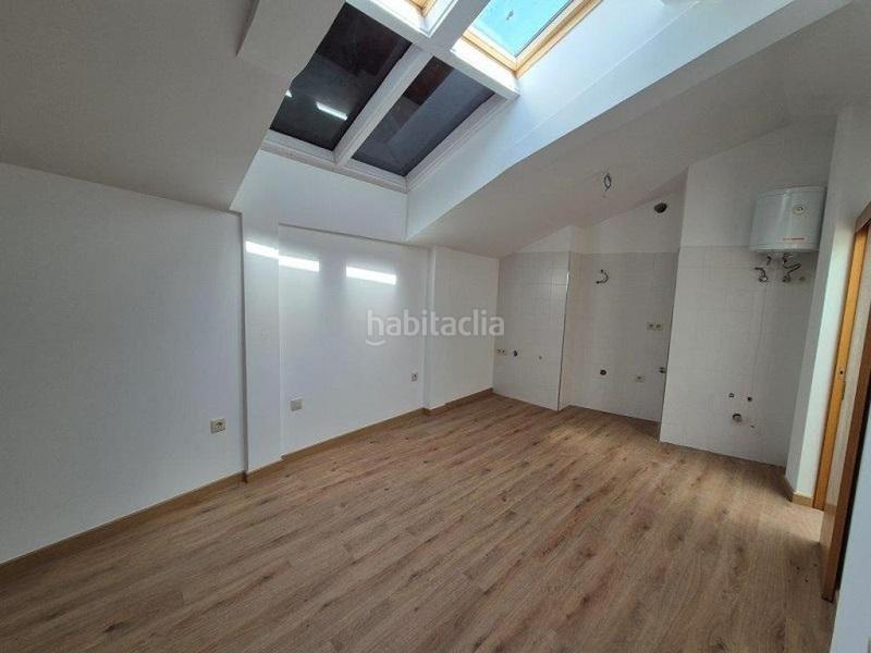 Foto e2e8e058-0a18-4003-ba52-c5ae2d615982. Pis a calle calle fuente de zeta a Baiona