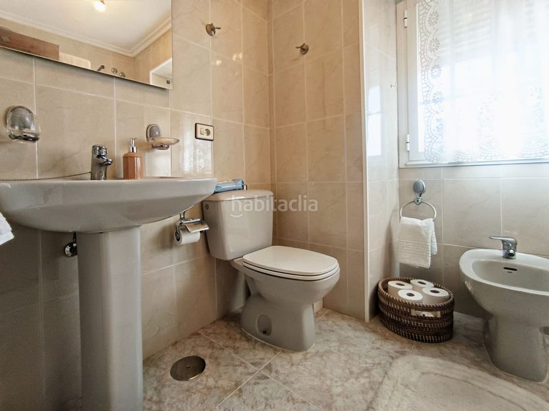 Foto 0f512a0c-3bd9-4e3c-a59f-8cc55b7e04b7. Casa amb aparcament a Cambados