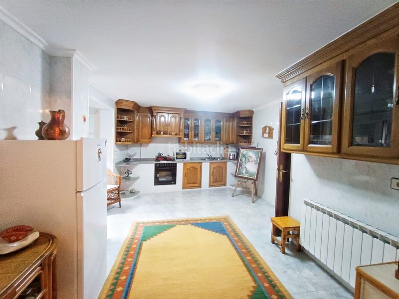 Foto b7b5c8f2-5983-4a7c-9e61-2043f0ca9ef0. Casa amb aparcament a Cambados