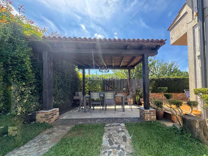 Foto 443f51ff-720a-40a0-af79-a435d13ec2c9. Casa amb calefacció piscina a Lalín