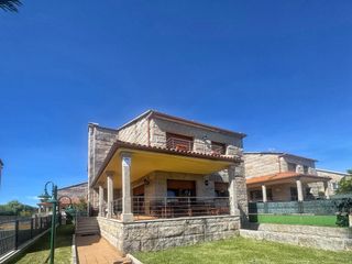 House  Lugar telleiro-noalla 27. El lujo de vivir a 500 metros de la playa.