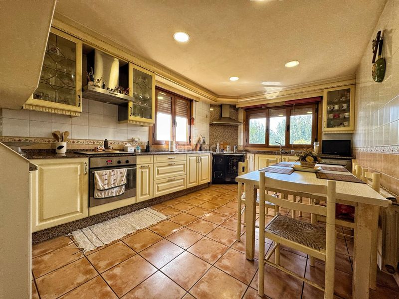 Foto ee8d29b6-f3df-413a-8436-9b364bf191b4. Casa en carballude-donsion 36 espacio, tranquilidad y calidad de vida a solo 5 minutos . en Lalín