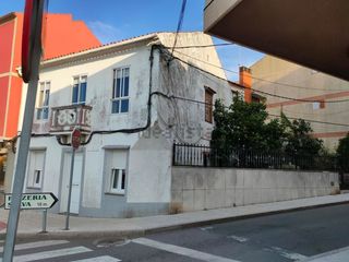 Chalet  Paseo o cantiño. Vivienda en primera línea de playa con vistas al paseo marítimo