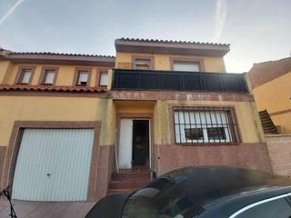 Casa a schiera  Calle del cerrillo. Chalet adosado para reformar procedente de banco