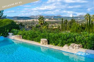 Country house in Artà Poble. Amplia finca con casa de invitados, zona de piscina, viñedo y fe