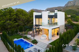 Casa en Colnia de Sant Pere. Moderna villa con vistas al mar, piscina y azotea con vistas esp