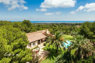 Masia a Portocolom. Finca en una posición elevada con maravillosas vistas al mar