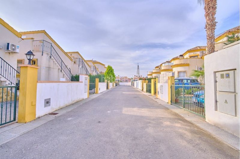 Foto 45995a90-0462-41a2-bb39-8eda326eb758. Casa a Montesinos (Los)