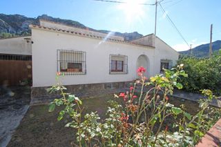 House in Alcalalí. Chalet en la llosa de camacho alicante