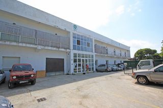 Fabrikhalle in Verger (el). Negocio industrial con 15 apartamentos en vergel alicante