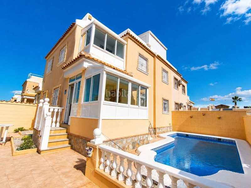 Foto c5e8a019-bd4e-4ff4-8ae4-d2b8d5509b0f. Casa adossada a Centro Rojales