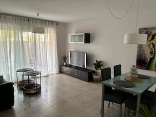 Location Appartement à Carrer llevant 29. Alquiler bajo con patio