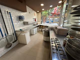 Traspàs Local Comercial  Carrer de provença. Traspaso de pizzeria take away con salida de humos en sagrada fa