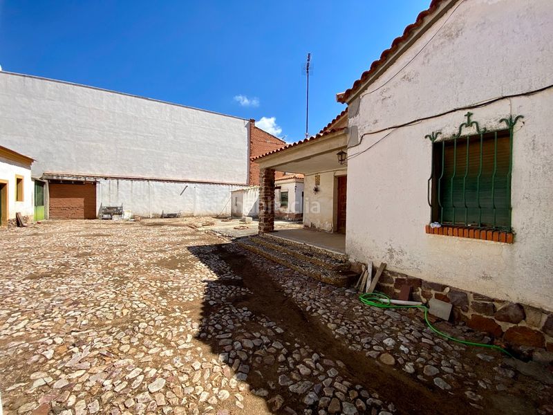 Foto bc0cbd00-9eed-45d7-aa00-92e62f583a19. Chalet mit parking in Argamasilla de Calatrava