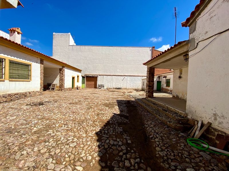 Foto ecfa1a0e-ff69-490a-bc43-5ae28dd5a237. Chalet mit parking in Argamasilla de Calatrava