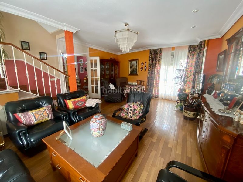 Foto dd19b1d2-be7e-4669-9a7d-bd1a223262a4. Casa adossada amb calefacció aparcament a Miguelturra