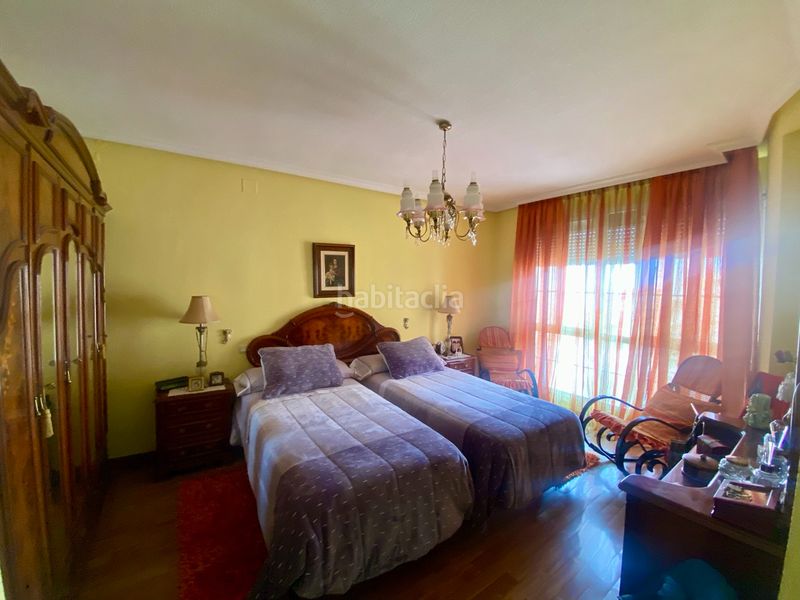 Foto ed8f926a-d70e-41d6-b688-08c9867d28d4. Casa adossada amb calefacció aparcament a Miguelturra