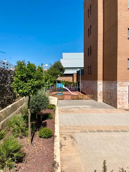 Foto d8b7ae2c-f86d-435b-8988-687e52b11c32. Planta baixa amb calefacció aparcament piscina a Ciudad Real