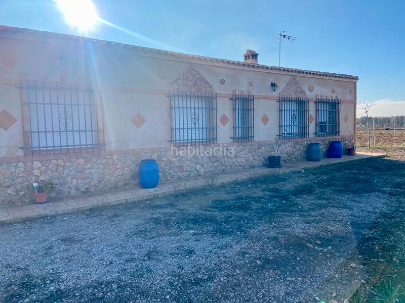 Foto 0a2ecc43-3589-41ba-bdab-d419d3618d80. Chalet in n/a in Miguelturra