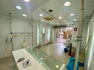 Locale commerciale in Avenida Torreón del Alcázar 9