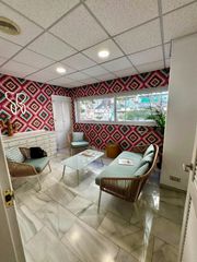 Business premise in Avenida ricardo soriano 13