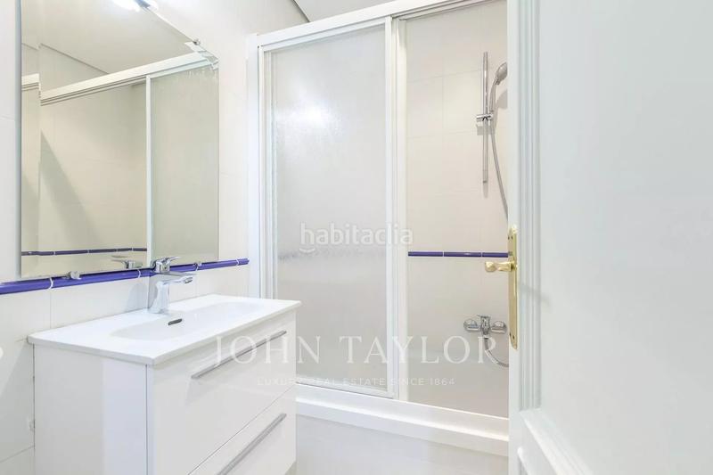 Foto 89ff1123-e3b1-440c-84d3-22ac1ec2dc00. Lloguer pis amb calefacció aparcament piscina a Nueva España Madrid