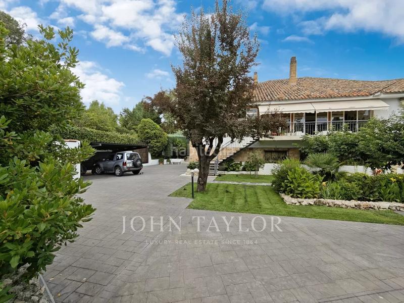 Foto 2102eae1-2b1a-4e0d-974f-10d30f416b3b. Chalet con riscaldamento parcheggio piscina in urbanización La Moraleja La Moraleja