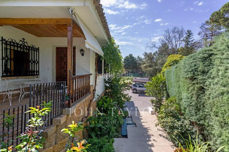 Foto 32d6c260-2b54-4a7f-9b76-fa4f6ce7887b. Chalet con riscaldamento parcheggio piscina in urbanización La Moraleja La Moraleja