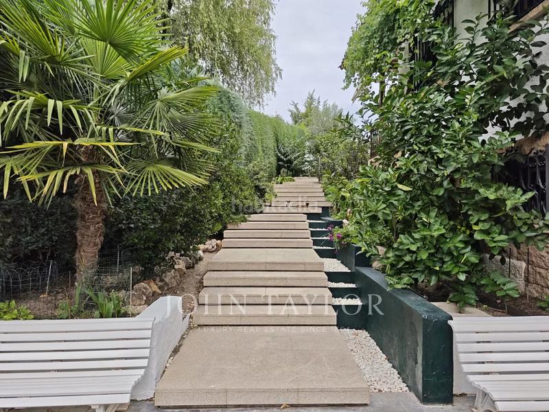 Foto 5cb6810c-6ae3-4858-9cb2-edf78dc609b0. Chalet con riscaldamento parcheggio piscina in urbanización La Moraleja La Moraleja