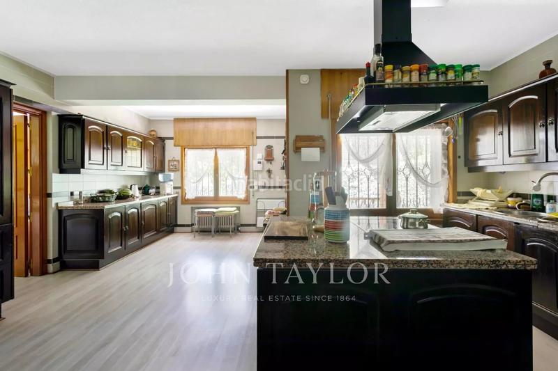 Foto 62b226bf-a777-4342-bfe4-55d7c29bd65c. Chalet con riscaldamento parcheggio piscina in urbanización La Moraleja La Moraleja