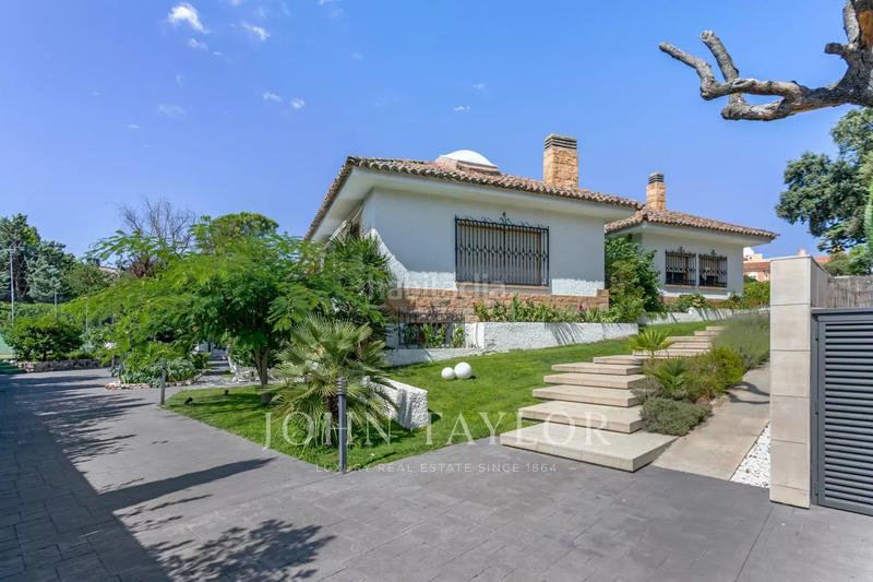 Foto 72208373-31ae-432a-81d3-22c391456ab1. Chalet con riscaldamento parcheggio piscina in urbanización La Moraleja La Moraleja