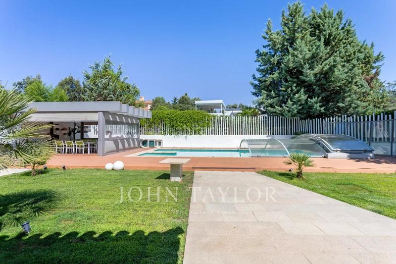 Foto 951b83fb-5fc0-4d94-81c3-a10a367de997. Chalet con riscaldamento parcheggio piscina in urbanización La Moraleja La Moraleja