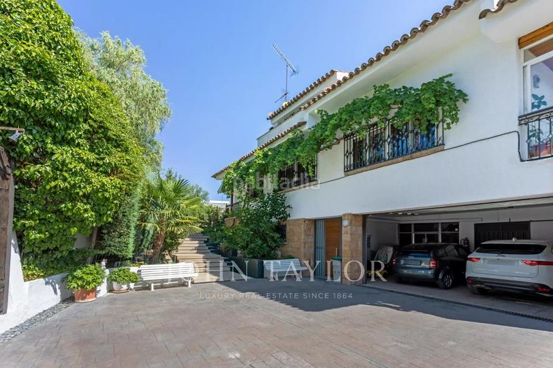 Foto ce8786aa-a1e0-40e1-b259-e2eebad6533a. Chalet con riscaldamento parcheggio piscina in urbanización La Moraleja La Moraleja