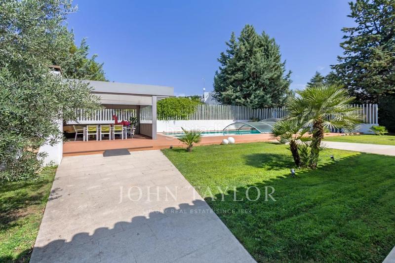 Foto db417655-3c14-4ffc-b4f7-3544ea6061c9. Chalet con riscaldamento parcheggio piscina in urbanización La Moraleja La Moraleja