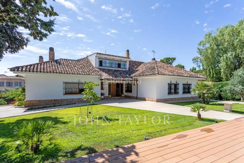 Foto fbf8ed7d-c25a-453f-b66e-7dba4ebb3c29. Chalet con riscaldamento parcheggio piscina in urbanización La Moraleja La Moraleja