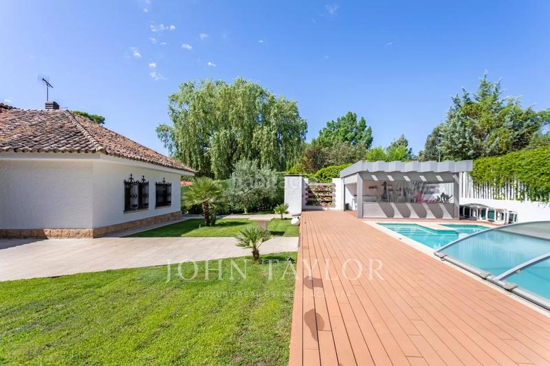 Foto 110fb21d-0e5d-4993-9ae2-1be4bd8db153. Xalet amb calefacció aparcament piscina a urbanización La Moraleja La Moraleja