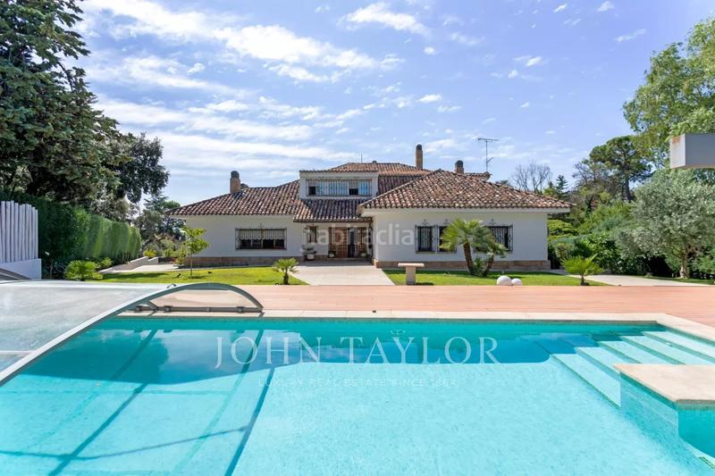 Foto 5401975d-7b19-4c21-8a0e-833ca4dc2380. Xalet amb calefacció aparcament piscina a urbanización La Moraleja La Moraleja