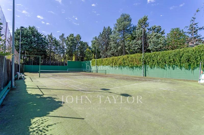 Foto ffecf04e-def2-438c-86b8-841c711626f1. Xalet amb calefacció aparcament piscina a urbanización La Moraleja La Moraleja