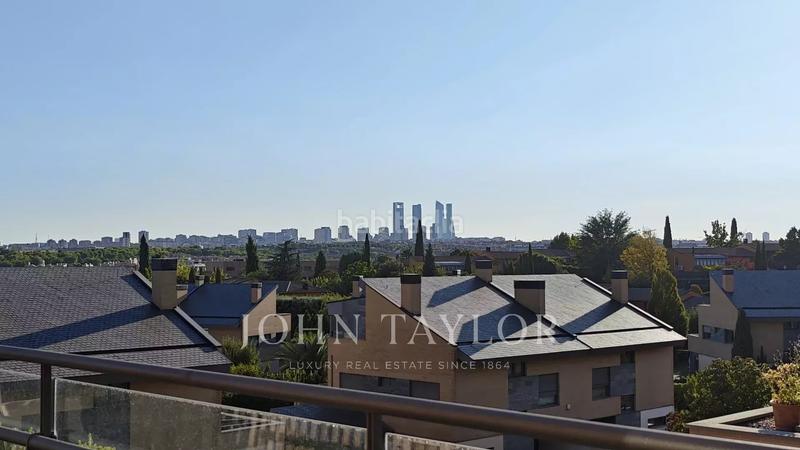 Foto 563d8e3e-9651-4c64-a62d-c54aaf18ffbe. Penthouse with heating parking pool in Encinar de los Reyes La Moraleja