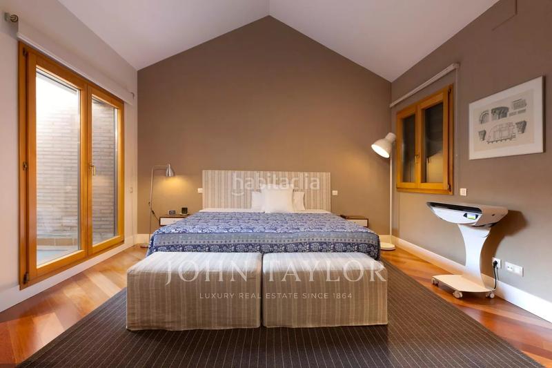 Foto 9b81536b-5133-4697-9012-987a7e9d1636. Maison jumelée avec chauffage parking piscine dans La Finca Pozuelo de Alarcón