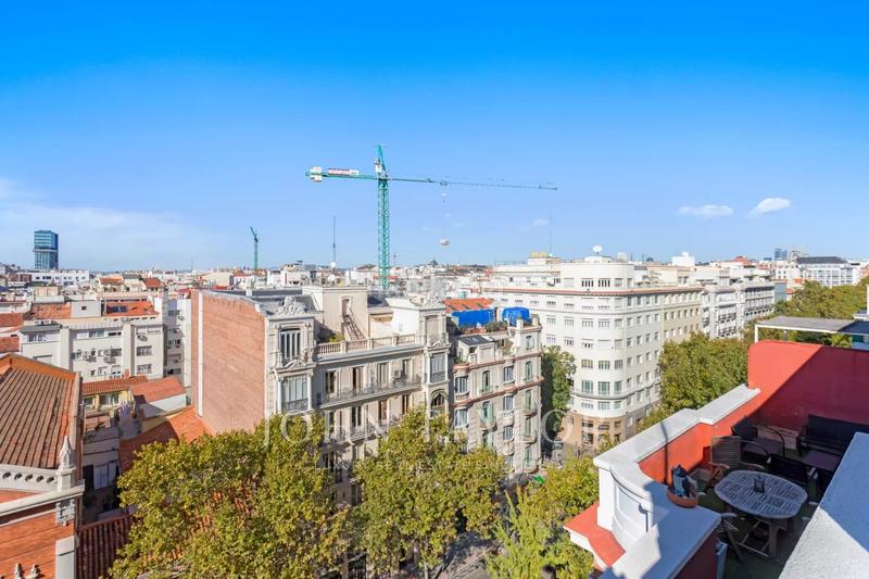 Foto 5ec4c64e-3b12-4989-a0ab-fae407711e75. Dachwohnung mit heizung in Recoletos Madrid