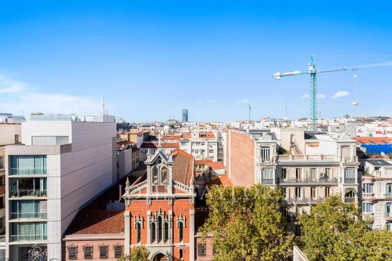 Foto d58ce48c-2c9c-4f48-a320-5f36607e29fd. Dachwohnung mit heizung in Recoletos Madrid