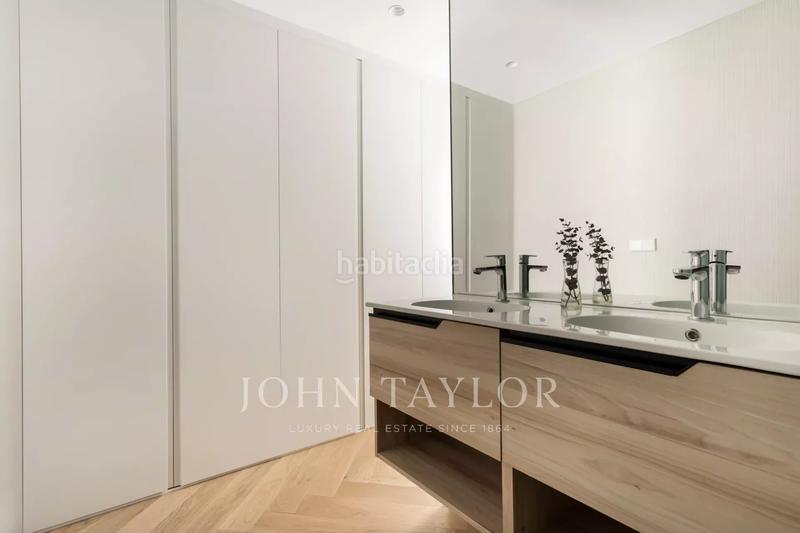 Foto 5d99174f-b684-411e-be3d-47776fa1b6fd. Penthouse with heating in Recoletos Madrid