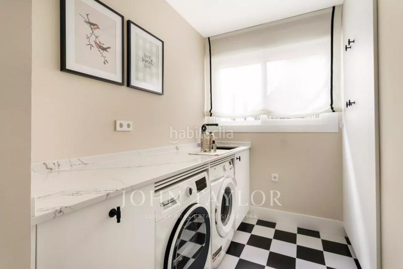 Foto 8dd21a93-af12-4c01-9466-ecff68cd103a. Penthouse with heating in Recoletos Madrid