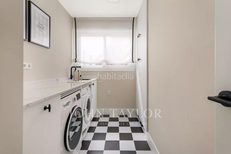 Foto 8f92d94b-12f0-4d46-a29a-20370609b48f. Penthouse with heating in Recoletos Madrid