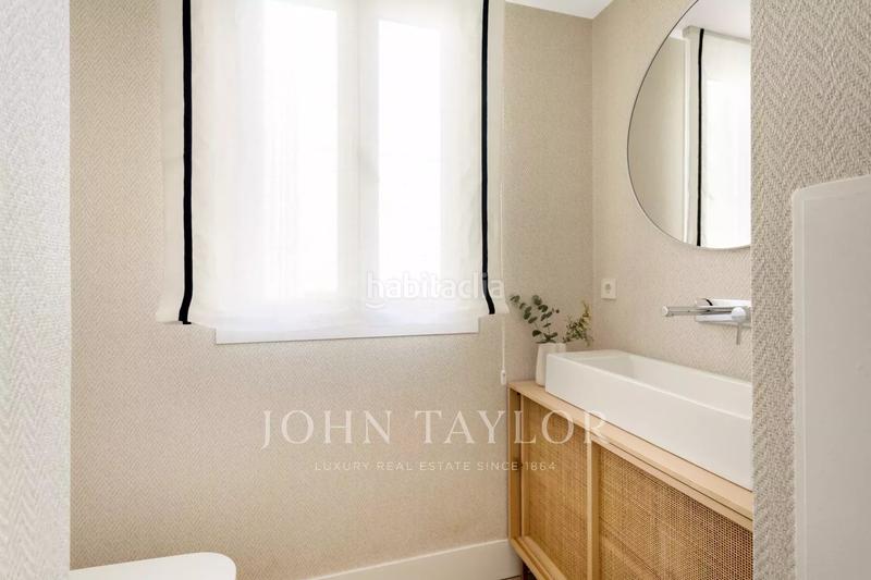 Foto cf1b0c93-5273-453f-9a13-12c8ac4f2537. Penthouse with heating in Recoletos Madrid